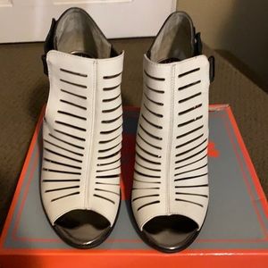 Circus by Sam Edelman sandal “Stasia” - very cute 🥰